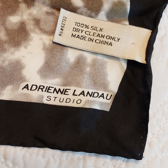Adrienne Landau Silk Leopard print scarf - Picture 15 of 15